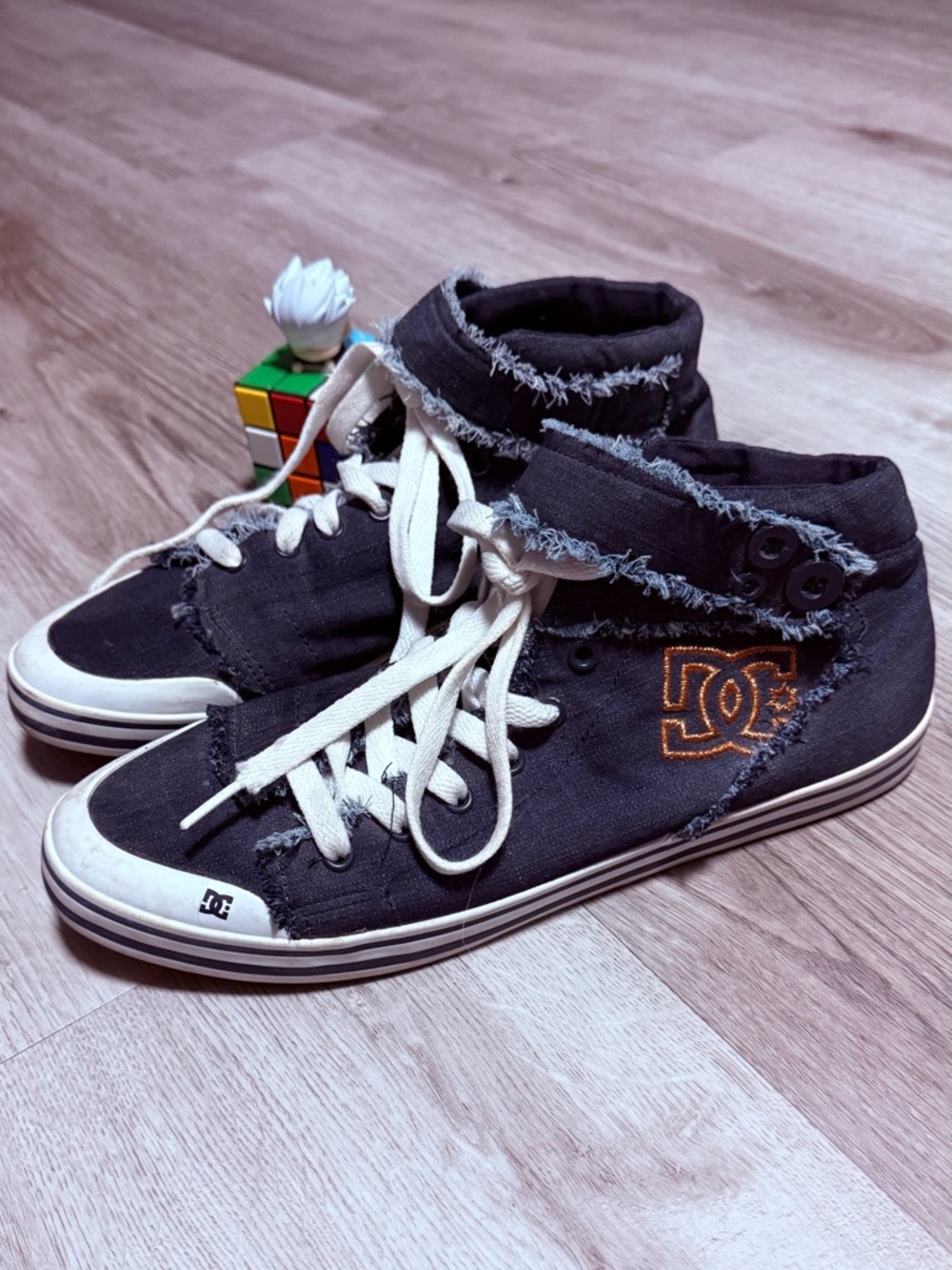 Women’s DC Venice canvas Mid canvas Sneakers Skateboard Rare